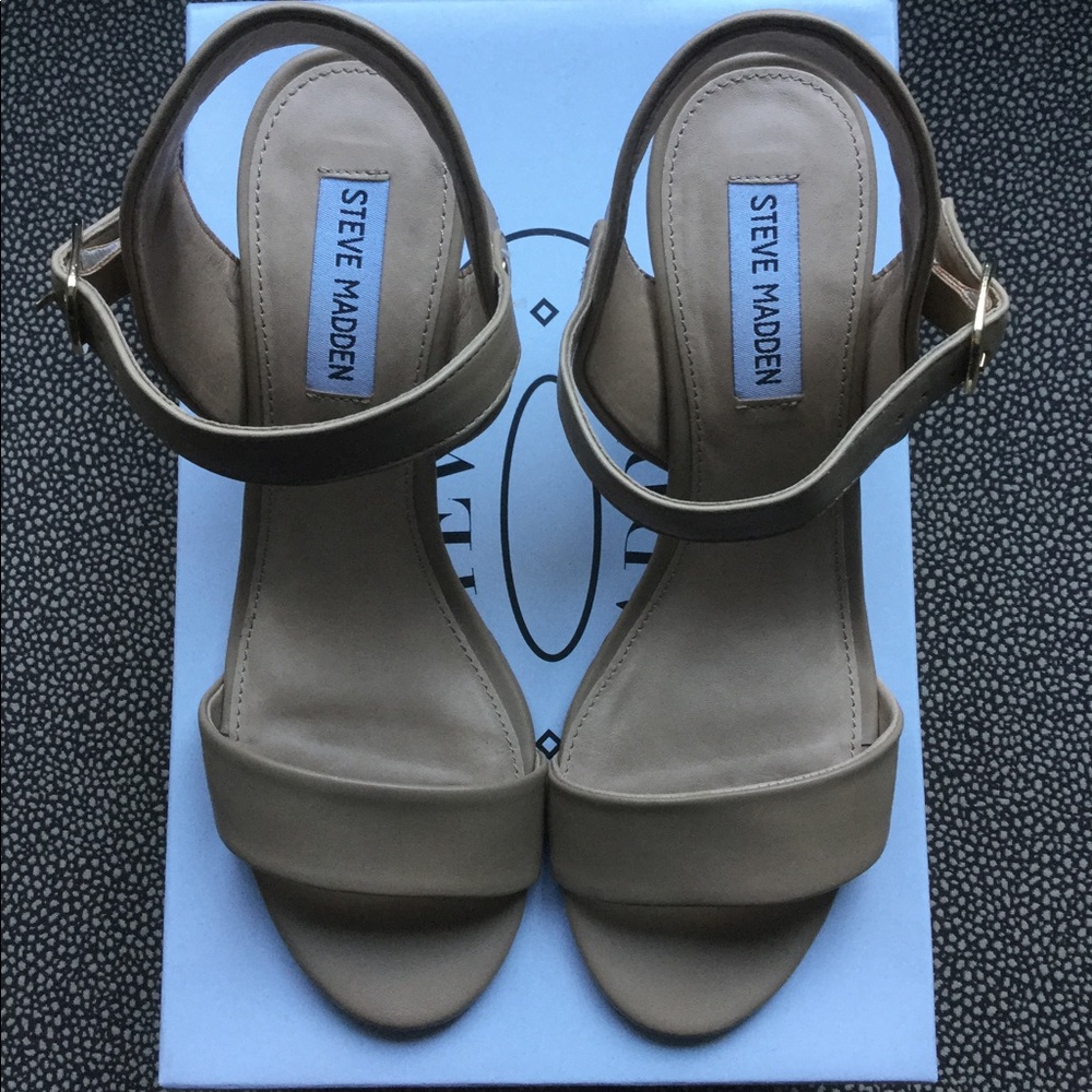 Steve Madden Graze Wedge Nude Sandal Sz 8